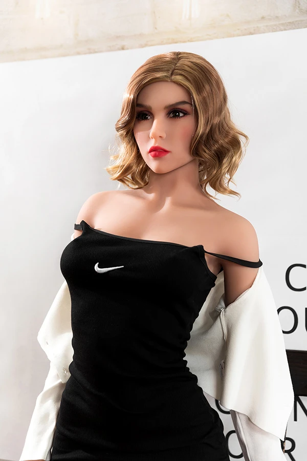 Muñeca sexual Fire Doll Allyson de 166 cm, con curvas, cabello corto, pechos pequeños y una segunda cabeza gratis. Reseña.