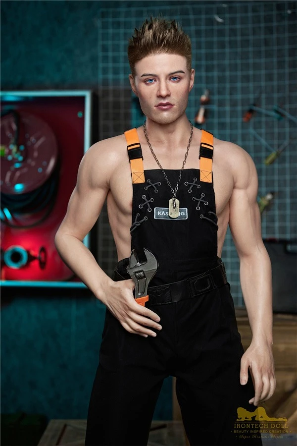 Irontech Doll presenta a Alvin, un muñeco sexual masculino musculoso y sorprendentemente atractivo que mide 176 cm (5 pies 9,3 pulgadas).