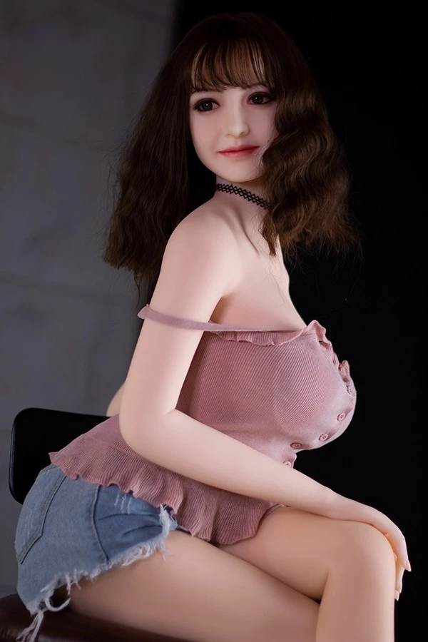 Reseña completa de la muñeca realista Alaya de 158 cm con piel clara y figura curvilínea