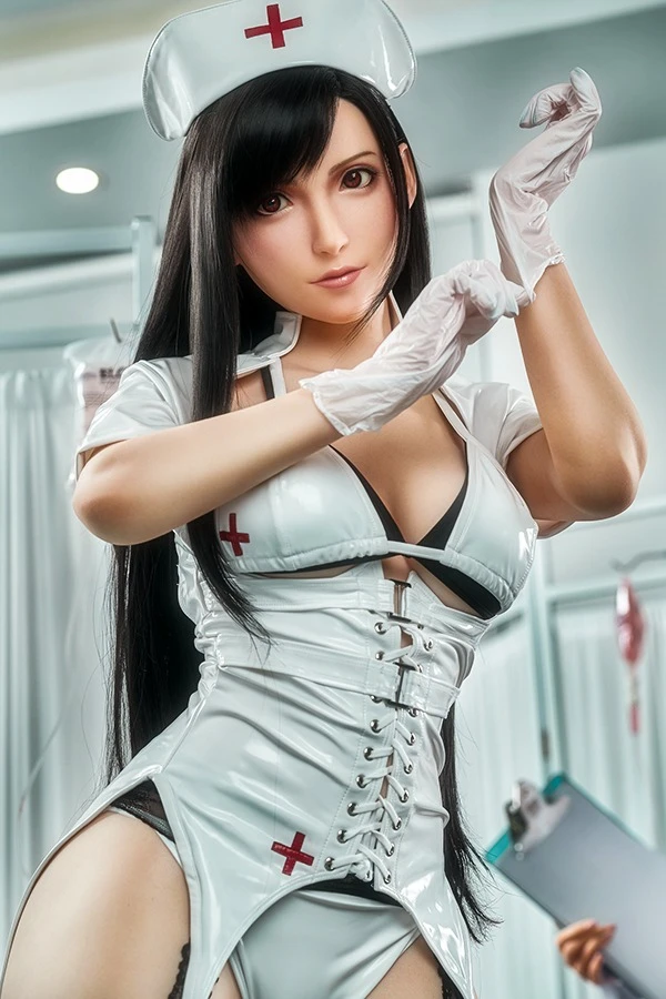 Reseña de la muñeca Tifa de 167 cm para vestir a la enfermera del juego