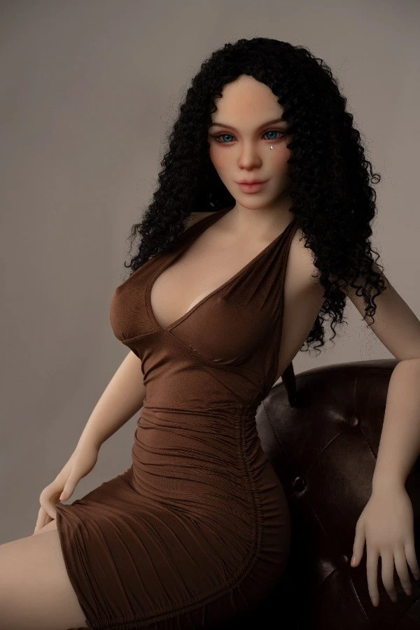 AXB Doll presenta a Vada: una impresionante muñeca sexual latina realista de 165 cm con pechos pequeños.