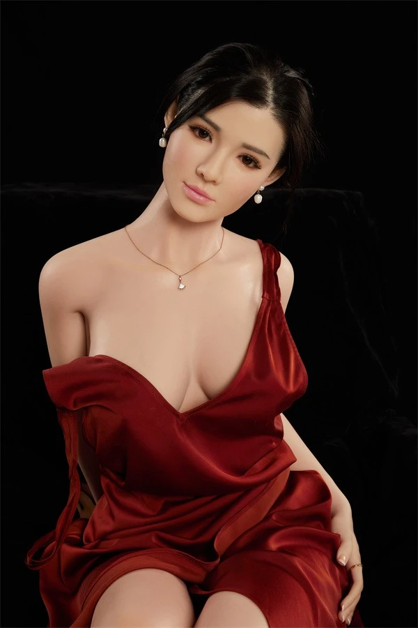 CST Doll presenta a Anastasia, una muñeca sexual japonesa madura y tetona de 160 cm.