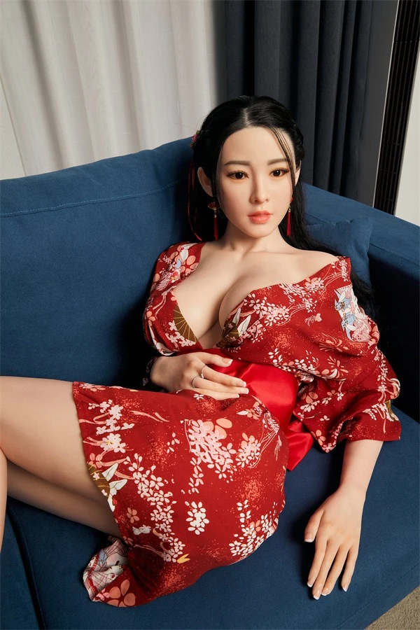 CST Doll presenta a Alice, una impresionante muñeca sexual de tamaño natural de 165 cm.