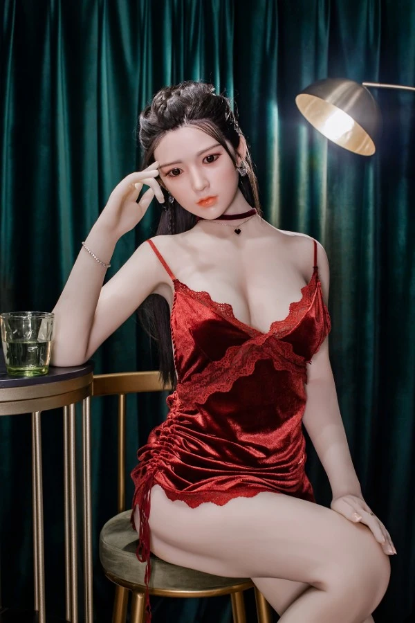 Reseña de la muñeca sexual Dime Doll Yuki de 170 cm, de silicona y piel blanca, con cabeza y cuerpo intercambiables.
