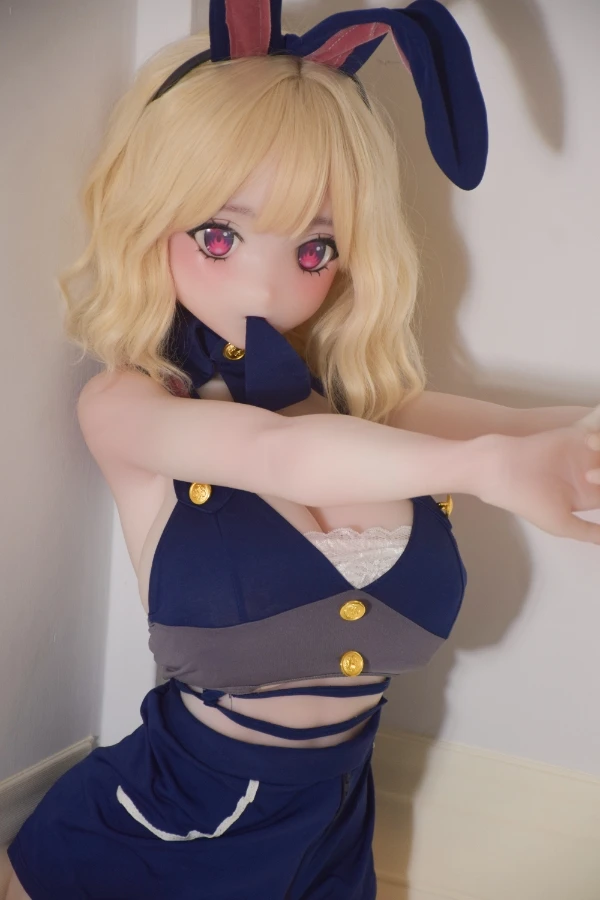 Reseña: Elsa Babe - La adorable conejita sexual rubia, modelo Utashiro Shiori de 148 cm