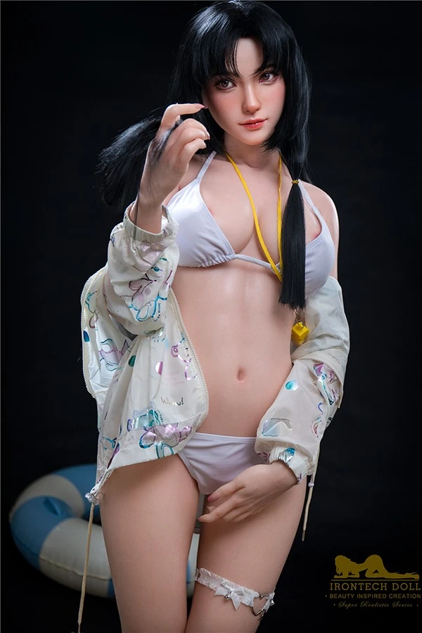 Irontech Doll presenta la atractiva muñeca sexual de silicona Kitty con una impresionante figura curvilínea que mide 166 cm.