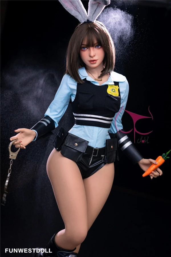 Muñeca Funwest Sienna 157 cm: el encanto de las tetas pequeñas y los pechos grandes en una muñeca sexual realista para juegos de rol.