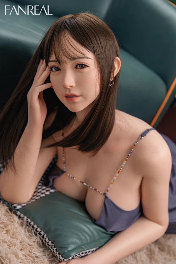 Fanreal Doll - Xue: Una muñeca sexual asiática de silicona de 95 cm con un torso altamente realista. Reseña.