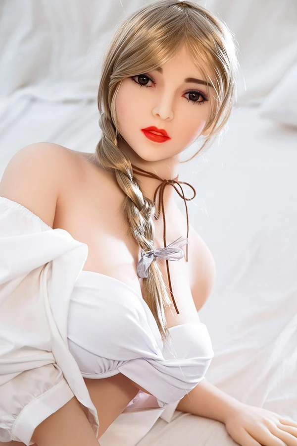 Aibei Doll presenta la encantadora muñeca sexual rubia de TPE, Maria, de 158 cm con una segunda cabeza de cortesía.