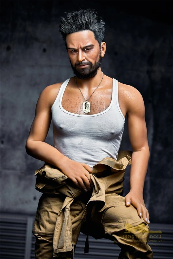 Irontech Doll presenta a Wyatt, un muñeco sexual de silicona realista de 175 cm.