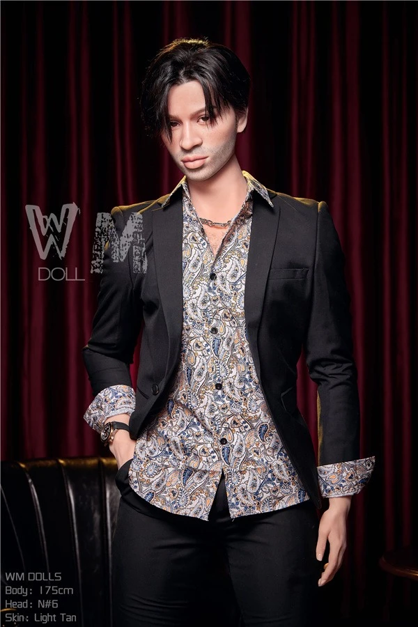 WM Dolls presenta a Andrew, una impactante muñeca sexual musculosa de 175 cm con una segunda cabeza de cortesía.
