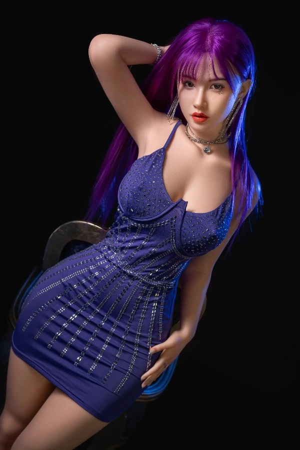 Muñeca sexual de silicona Daphne, color naranja y morado, con trasero grande, 165 cm, mandíbula móvil y estructura oral. Análisis y reseña.