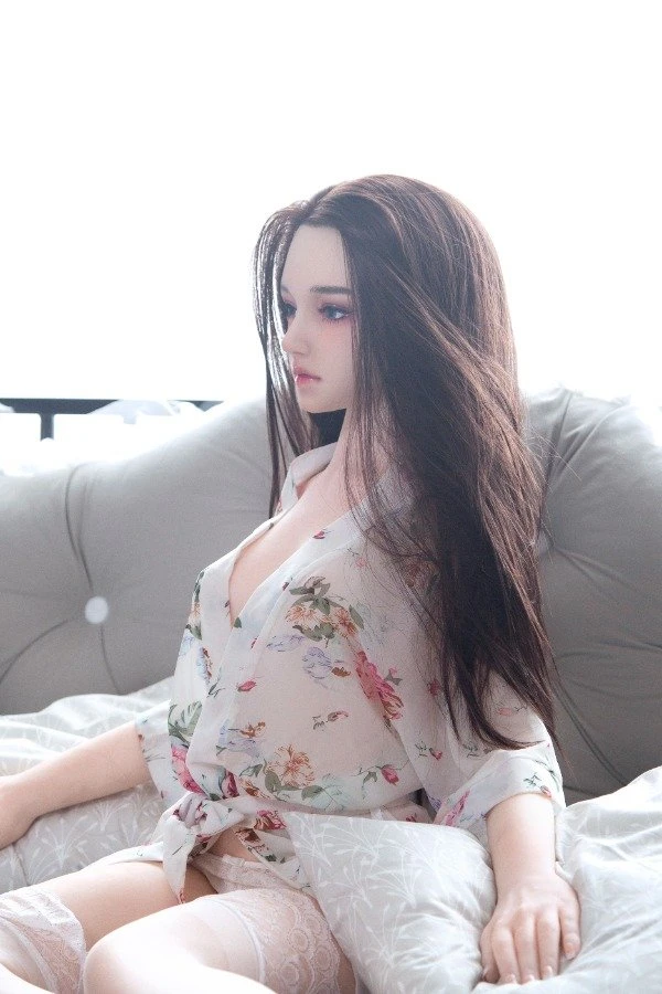 Muñeca realista Louisa de 160 cm: reseña de una hermosa muñeca sexual de piel clara