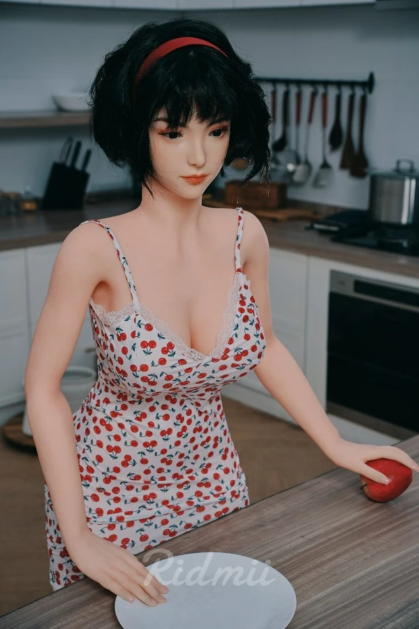 Reseña de la muñeca sexual Ridmii Liberty de 163 cm: una impresionante muñeca sexual con cabeza de silicona y pelo corto con características realistas.