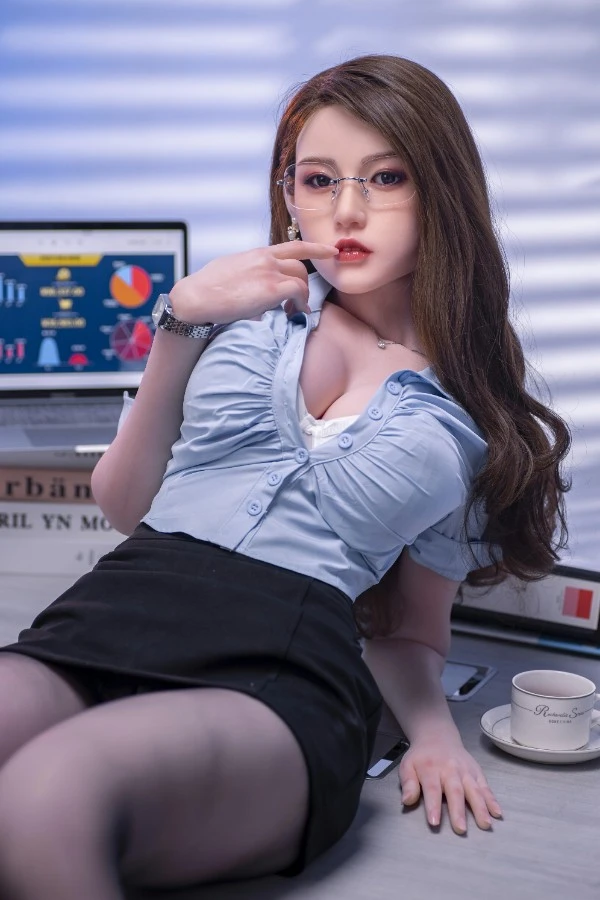 Muñeca sexual Dime Doll Myra de 170 cm con pechos grandes y cuerpo intercambiable.