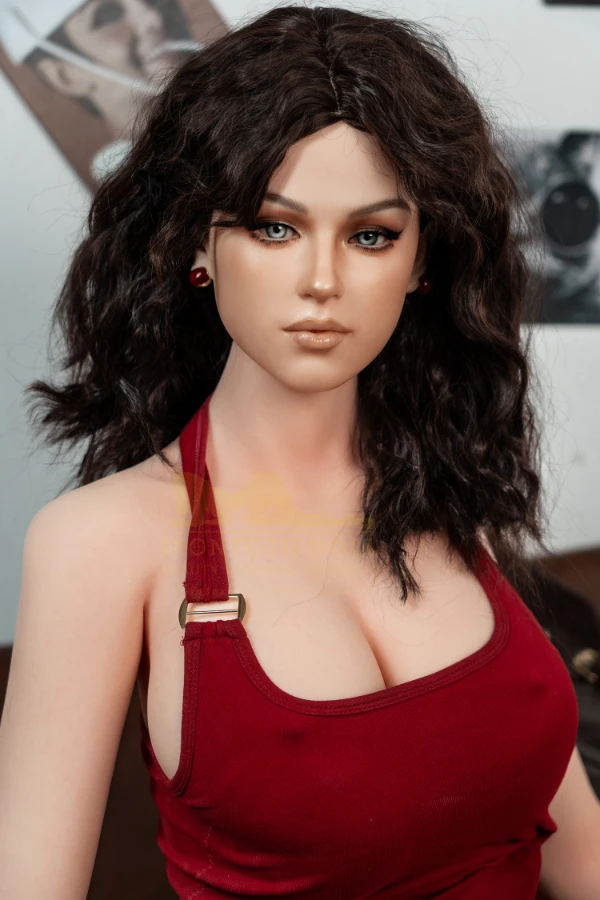 Muñeca Irontech Flora 166cm: Una revisión detallada de la atractiva muñeca sexual de silicona estadounidense con una cautivadora figura curvilínea