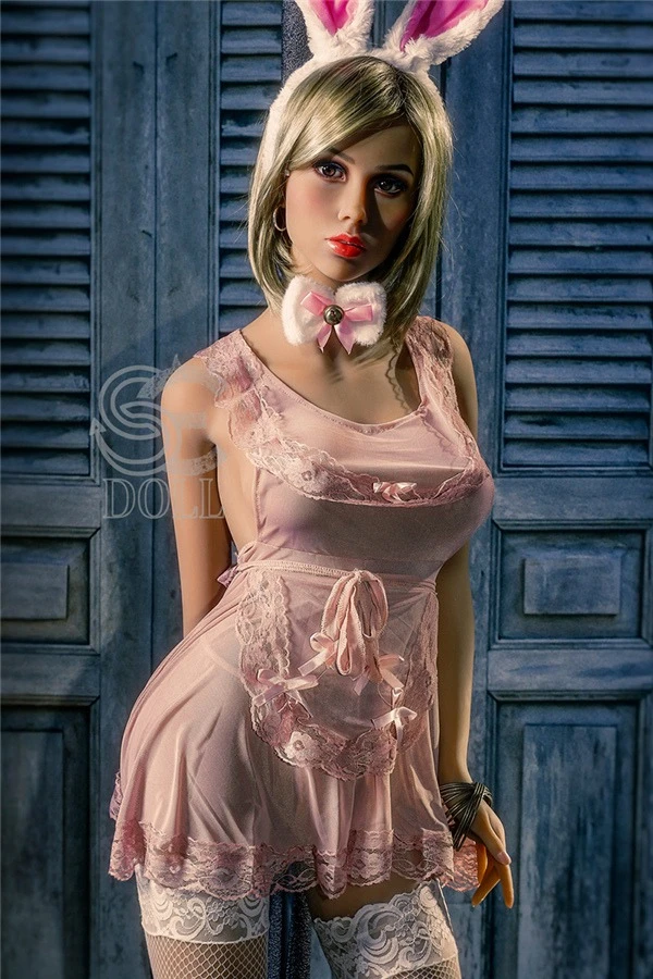 Explorando el encanto de Isabela de SEDOLL: una sexy muñeca sexual americana madura de 163 cm
