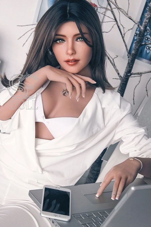 SEDOLL presenta a Amaia, una atractiva muñeca sexual de oficina madura de 163 cm.