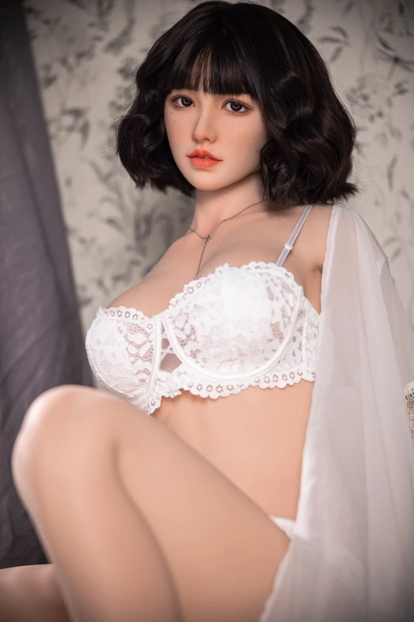 Reseña de la muñeca sexual asiática Wushi, morena, alta, de copa D, 171 cm. Una evaluación detallada.