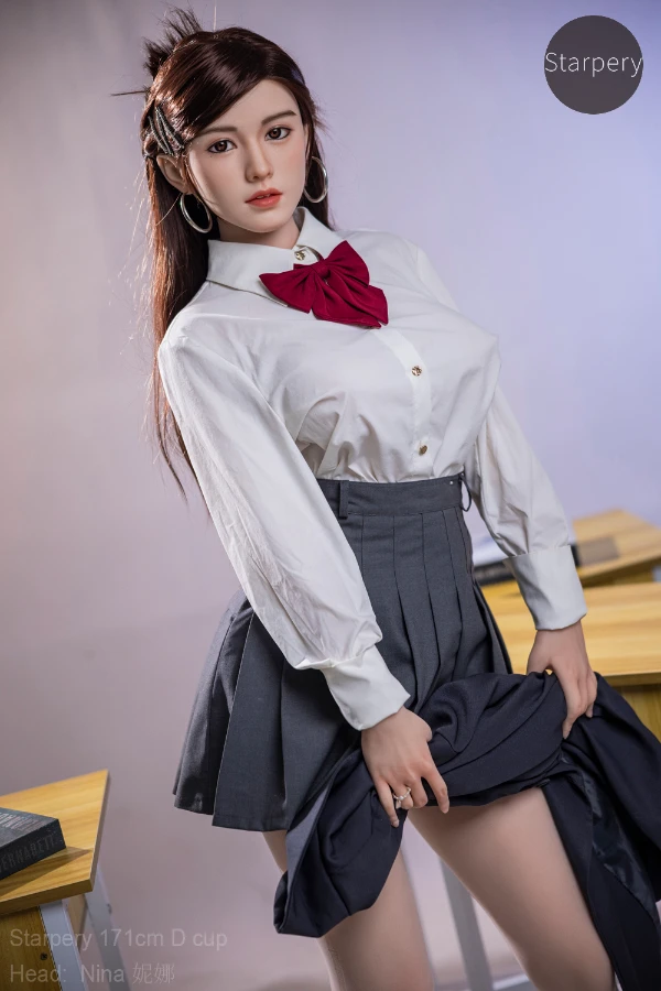 Reseña de la muñeca sexual asiática Nina de Starpery, de copa D de 171 cm de altura. Una mirada detallada a sus características y calidad.