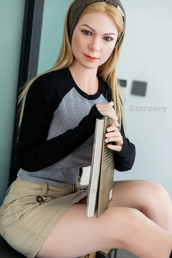 Reseña de la muñeca sexual Starpery Andrea: acompañante rubia madura de 172 cm de altura