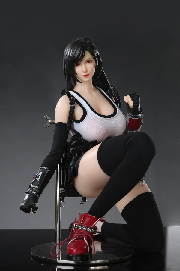 Reseña de la muñeca otaku: Figura coleccionable Tifa de Final Fantasy VII de 65 cm con atuendo y calzado de cortesía