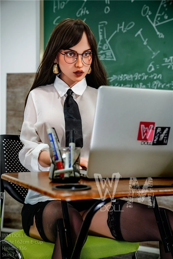 Muñeca sexual maestra madura y atractiva WM Dolls Ava de 162 cm con segunda cabeza de cortesía
