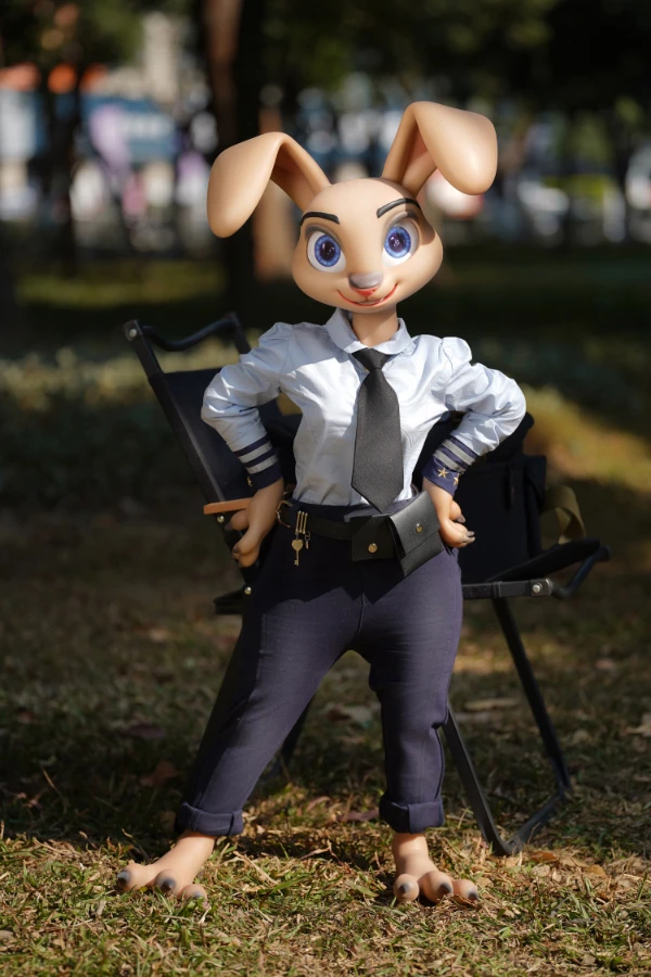 Muñeca sexual de silicona con forma de conejo de Dolls Castle: una experiencia perfecta para la cabeza y el cuerpo.