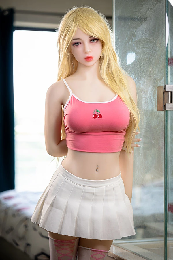 Aibei Doll presenta a Mikaela, la adorable muñeca sexual rubia de 158 cm.