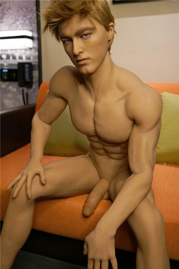 Reseña del muñeco sexual masculino rubio Elio de 170 cm de Doll Forever. Incluye una segunda cabeza aleatoria y dos penes.