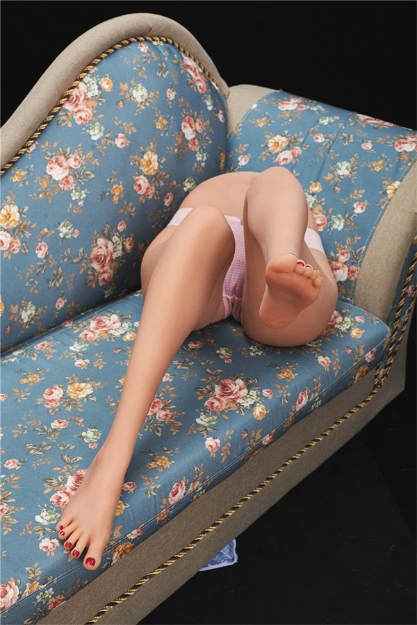 Reseña de la muñeca sexual Irontech Antonia de 106 cm con torso y piernas realistas