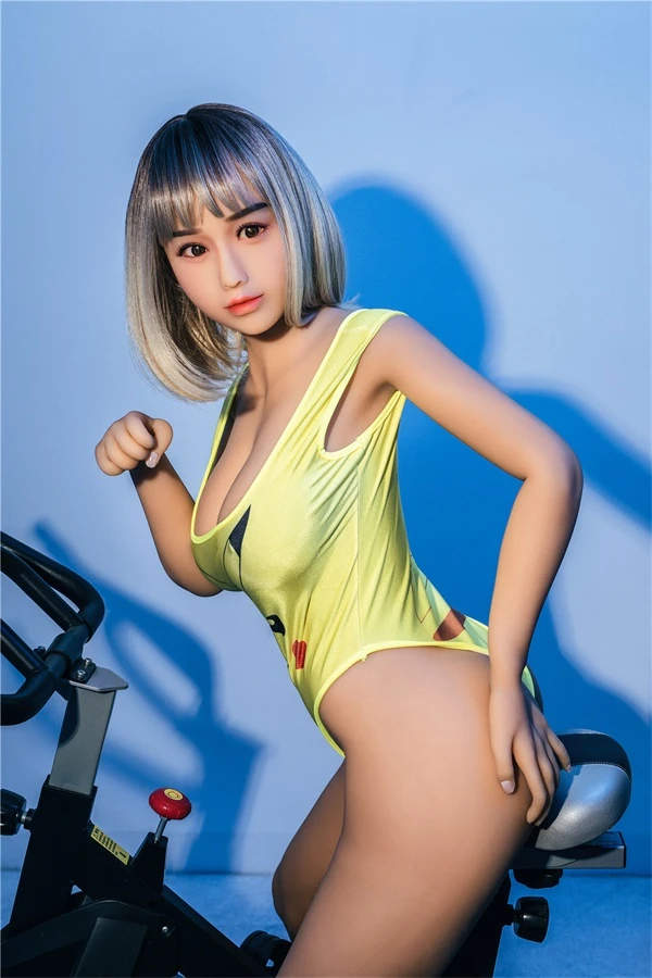 Muñeca sexual japonesa realista Aylin de pelo corto de Irontech - 160 cm