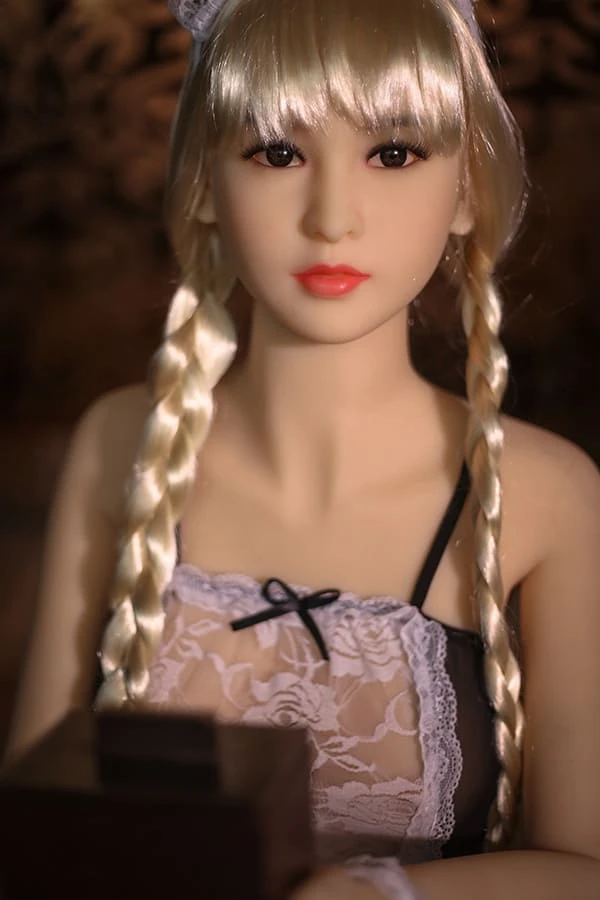 WM Dolls presenta la atractiva muñeca sexual rubia Crystal de 165 cm con una segunda cabeza de cortesía