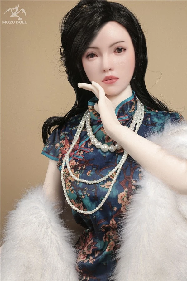 MOZU Doll - Muñeca sexual china asiática realista Arianna de 163 cm. Incluye atuendo de cortesía.