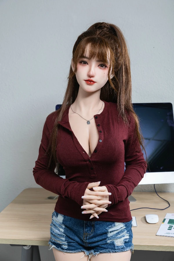 Muñeca Qita Marlee 166cm Una impresionante muñeca sexual asiática de silicona con piel clara y rasgos exquisitos