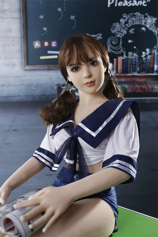 Reseña de la muñeca sexual Qita Doll Dylan de 145 cm con pechos pequeños