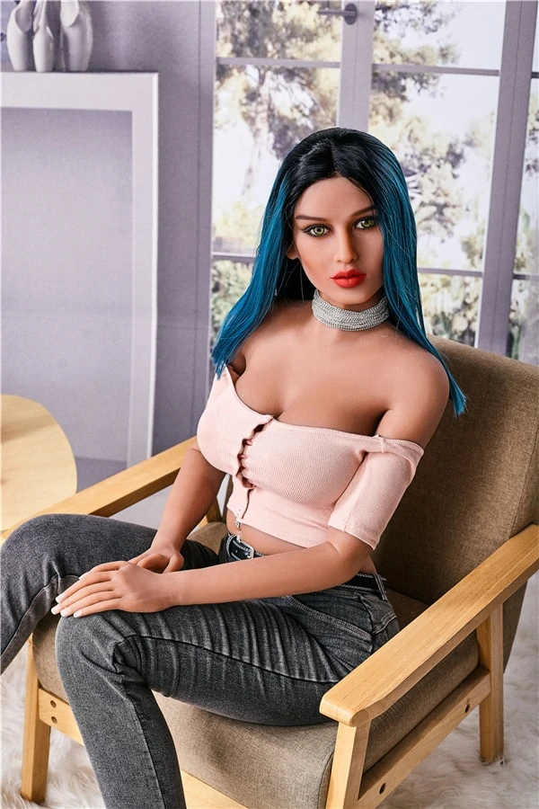 Reseña completa de la muñeca Irontech Amalia, una muñeca femenina de moda de tamaño real de 169 cm con un llamativo cabello azul y una figura curvilínea.