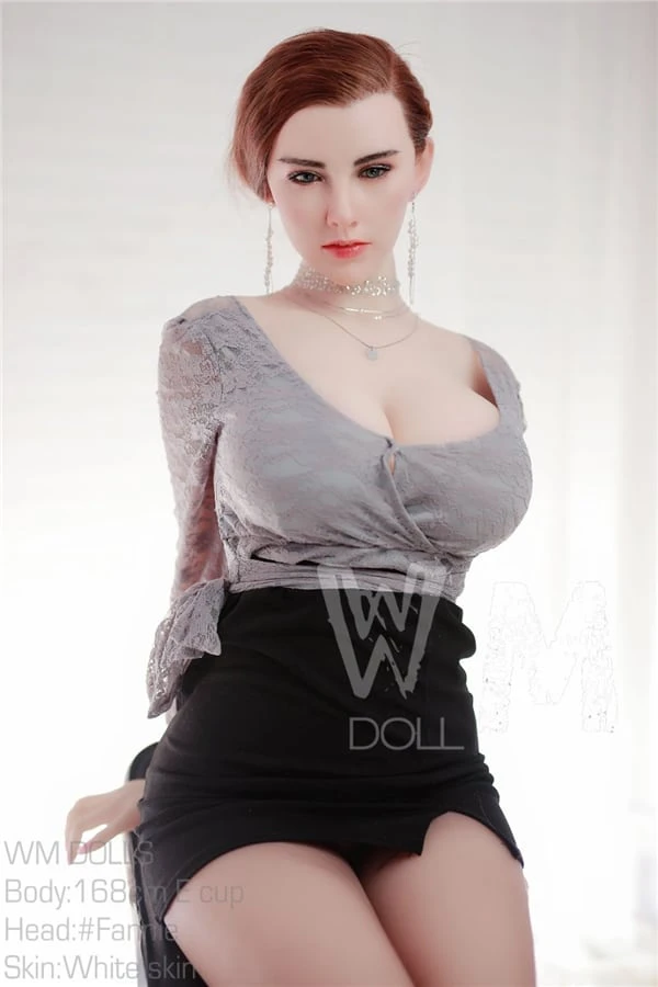 Muñeca sexual de silicona hiperrealista WM Dolls Briella de 168 cm con curvas generosas y una segunda cabeza de cortesía.