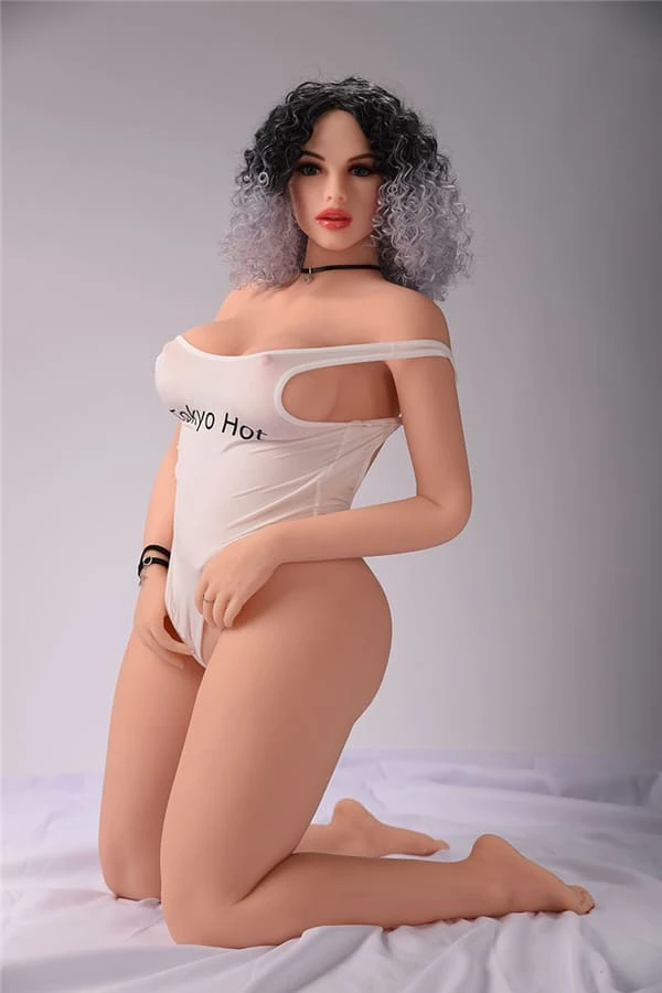 Muñeca sexual realista a escala real Savannah con un impresionante diseño curvilíneo de 164 cm