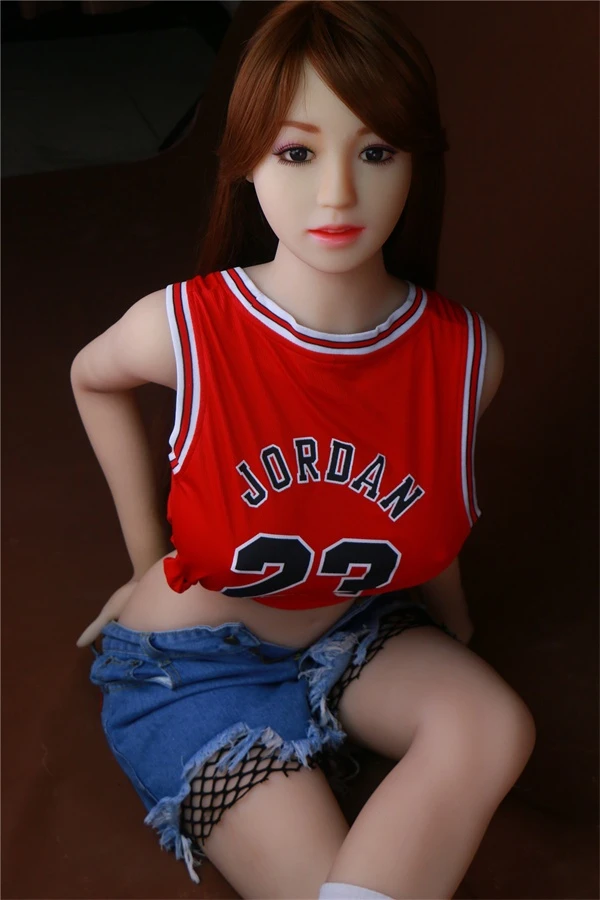 Reseña de la muñeca SMDOLL Tessa de 163 cm, realista y atractiva, con temática de baloncesto